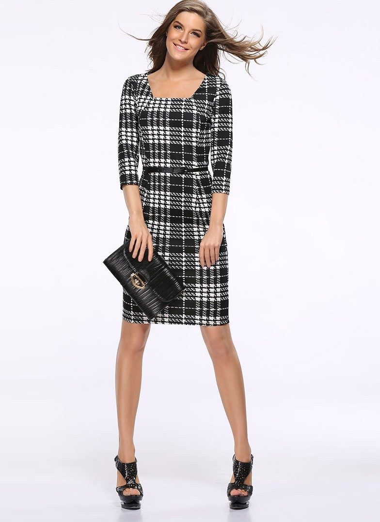 Стильное деловое платье с рисунком.