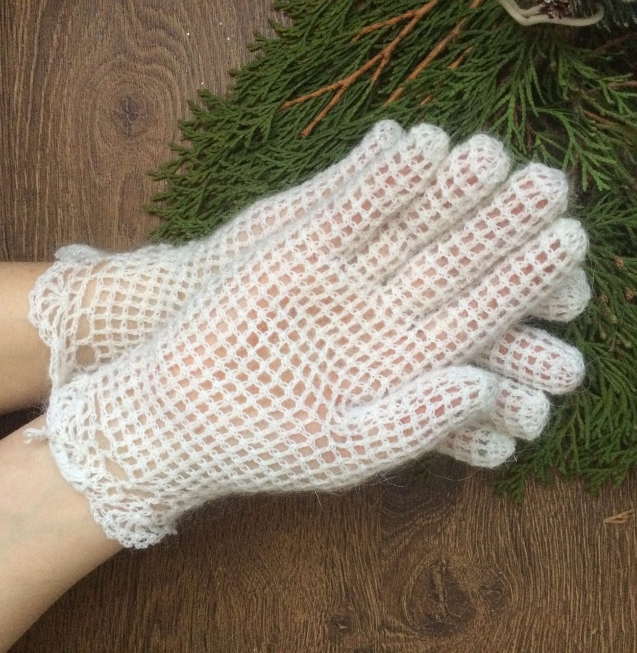 Красивые ажурные перчатки