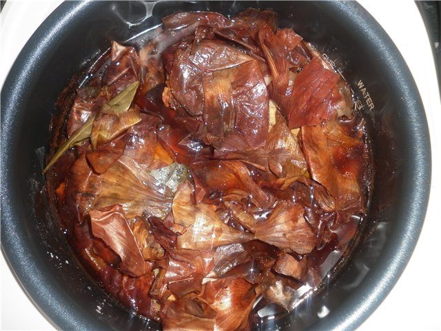 Сало в луковой шелухе