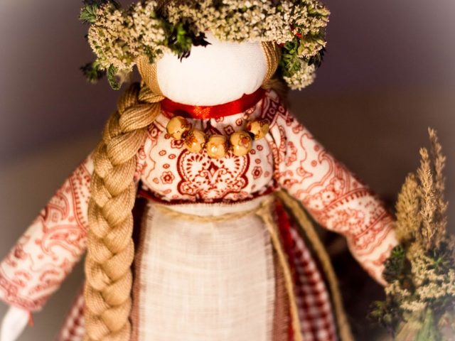 Куклы обереги — Травница, Подорожница, на здоровье, Крупеничка, для семьи, Ангел, Успешница, на замужество, Благополучница, на беременность: значение, описание, история, фото
