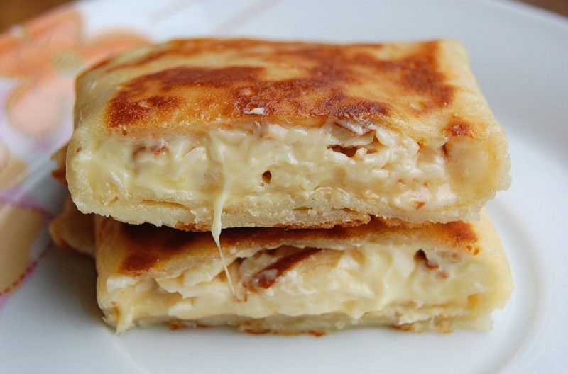 Простое и вкусное блюдо - блины с сыром