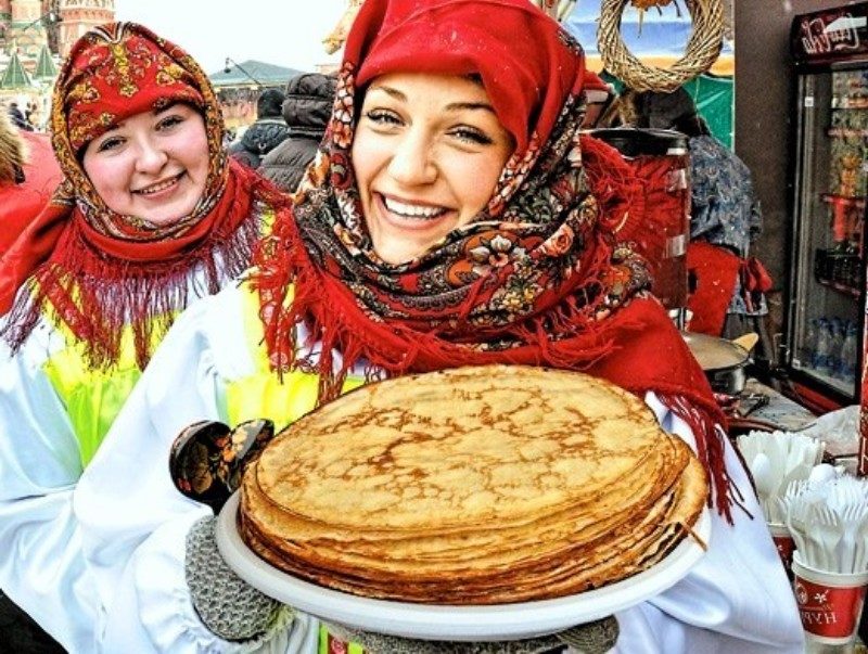 Для гаданий блины пекли в больших количествах
