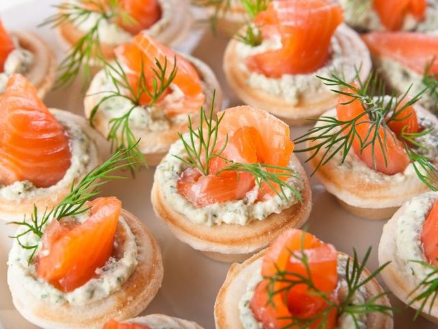 Вкусные тарталетки канапе с рыбой для праздничного фуршета: рецепты с фото. Тарталетки с рыбной начинкой к праздничному столу: рецепты салатов с рыбой для начинки