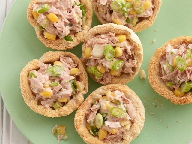 Вкусные тарталетки канапе и жульен с курицей для праздничного фуршета: рецепты с фото. Тарталетки с начинкой из курицы к праздничному столу: рецепты салатов из курицы для начинки