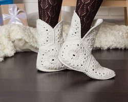 Тапочки и сапожки для костюма снежинки на девочку крючком: узор, схема, описание. Виды вязаных тапочек и сапожек снежинки на девочку крючком: фото