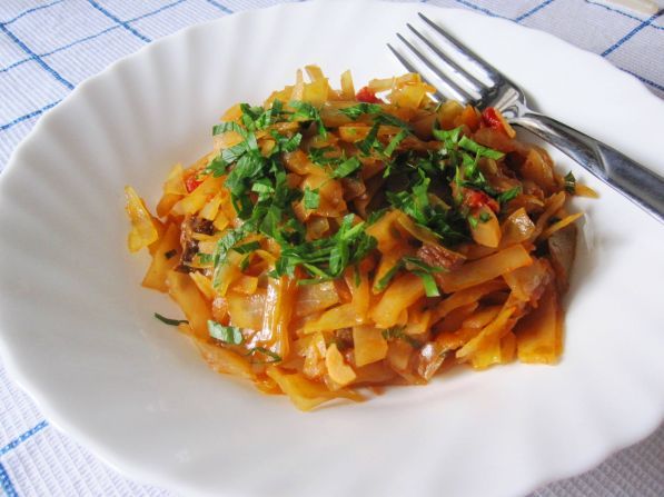 Капуста тушеная с грибами.