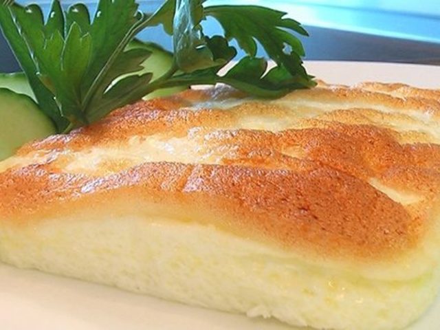 Как приготовить обычный простой омлет? Рецепт вкусного омлета на завтрак с молоком и яйцом, как в детском саду, с творогом, майонезом, кефиром, сметаной, плавленным сыром, сливками