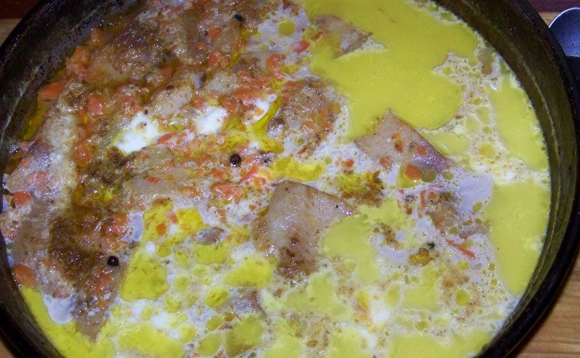 Рыба в омлете на сковороде