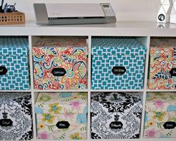 Как сделать красивые коробки для хранения вещей: из ткани, из картона. Как украсить картонную коробку для хранения: техника декупаж, изготовления вкладыша из ткани. Вязанная из джутовой веревки коробка для хранения