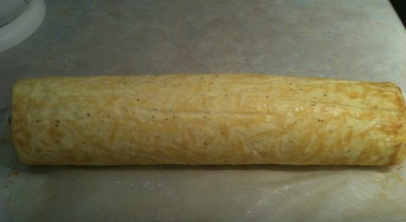 Рулет из омлета с мясным фаршем: выкладываем начинку