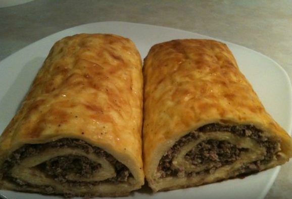 Рулет из омлета с мясным фаршем