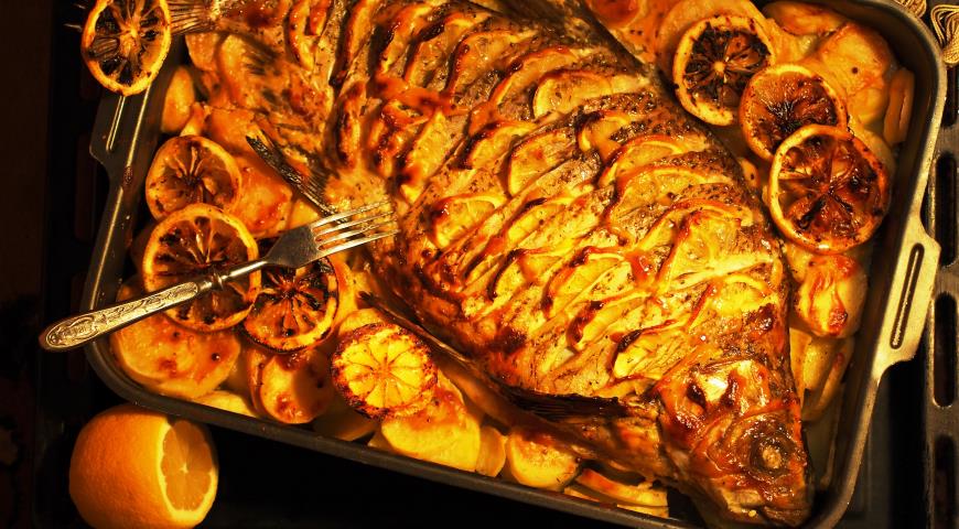 Лещ с картофелем.