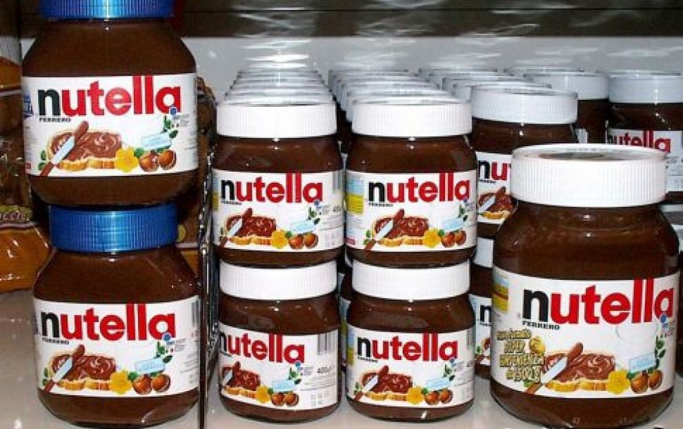 Для изготовления шоколадных макарун вполне можно использовать крем nutella
