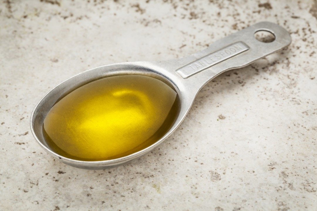 Масло в столовой ложке для определения количества его капель