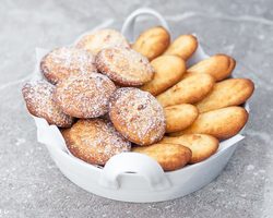 Печенье творожное нежное, сладкое, низкокалорийное: классический рецепт для детей, с джемом, клюквой и орехами, медом. Творожные рулетики с какао и корицей: рецепт и фото