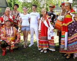Прикольный сценарий сватовства со стороны невесты: слова невесты, родителей невесты, родни невесты, тостов, частушек, песен, стихов. Веселые конкурсы, шутки, подарки на сватовстве со стороны невесты