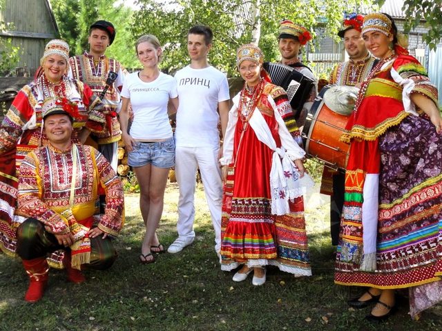 Прикольный сценарий сватовства со стороны невесты: слова невесты, родителей невесты, родни невесты, тостов, частушек, песен, стихов. Веселые конкурсы, шутки, подарки на сватовстве со стороны невесты