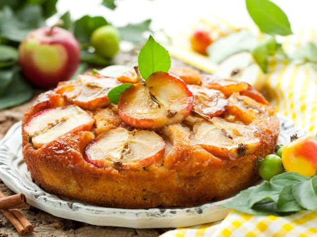 Шарлотка пышная с яблоками в духовке: простой и вкусный классический рецепт пошагово с фото. Самая вкусная шарлотка с яблоками творожная, бисквитная, диетическая, постная, с медом, вишней, из песочного теста: рецепт