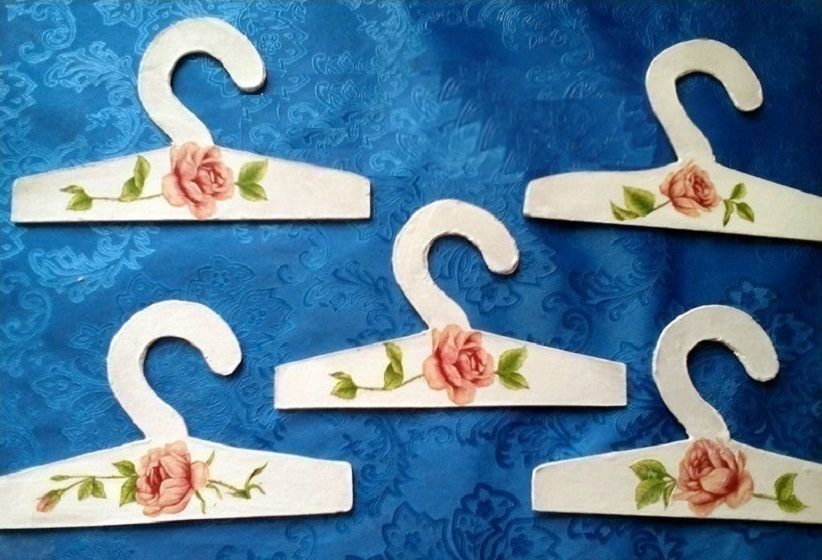 Вешалки из картона для кукол