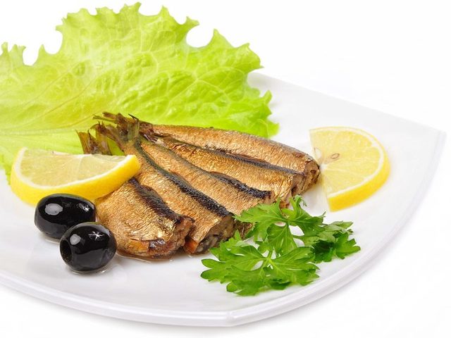 Домашние шпроты из салаки, речной рыбы, мойвы, уклейки, кильки: вкусные рецепты. Как приготовить шпроты из рыбы в домашних условиях в духовке, мультиварке?