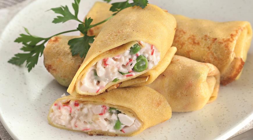Блинчики с крабовой начинкой.