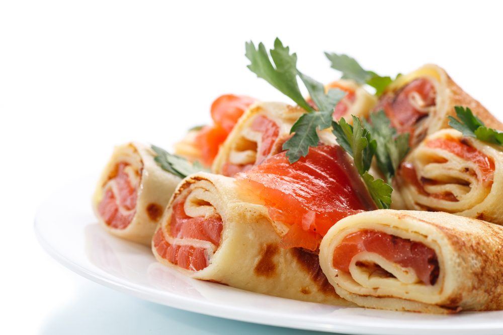 Блины с деликатесной красной рыбой.