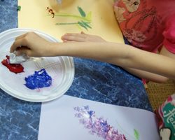 Техника рисования мятой бумагой в детском саду, школе: мастер класс. Как нарисовать мятой бумагой цветы, сирень, пейзаж, весну, одуванчик?