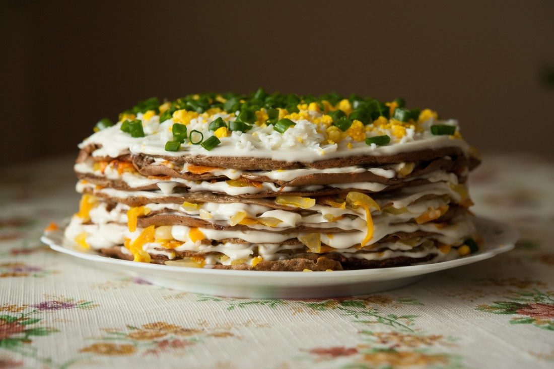 Печеночный торт: вкусный рецепт из свиной печени слоями с фото