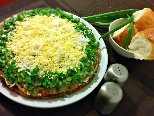 Печеночный торт: вкусные рецепты из говяжьей, свиной и куриной печени слоями с фото. Лучшие рецепты начинок к печеночному торту. Как украсить печеночный торт своими руками?