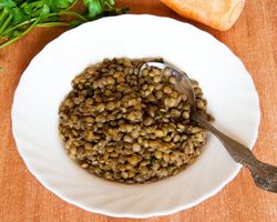 Постные и вегетарианские вторые блюда и начинка для постной выпечки из чечевицы: лучшие рецепты, фото