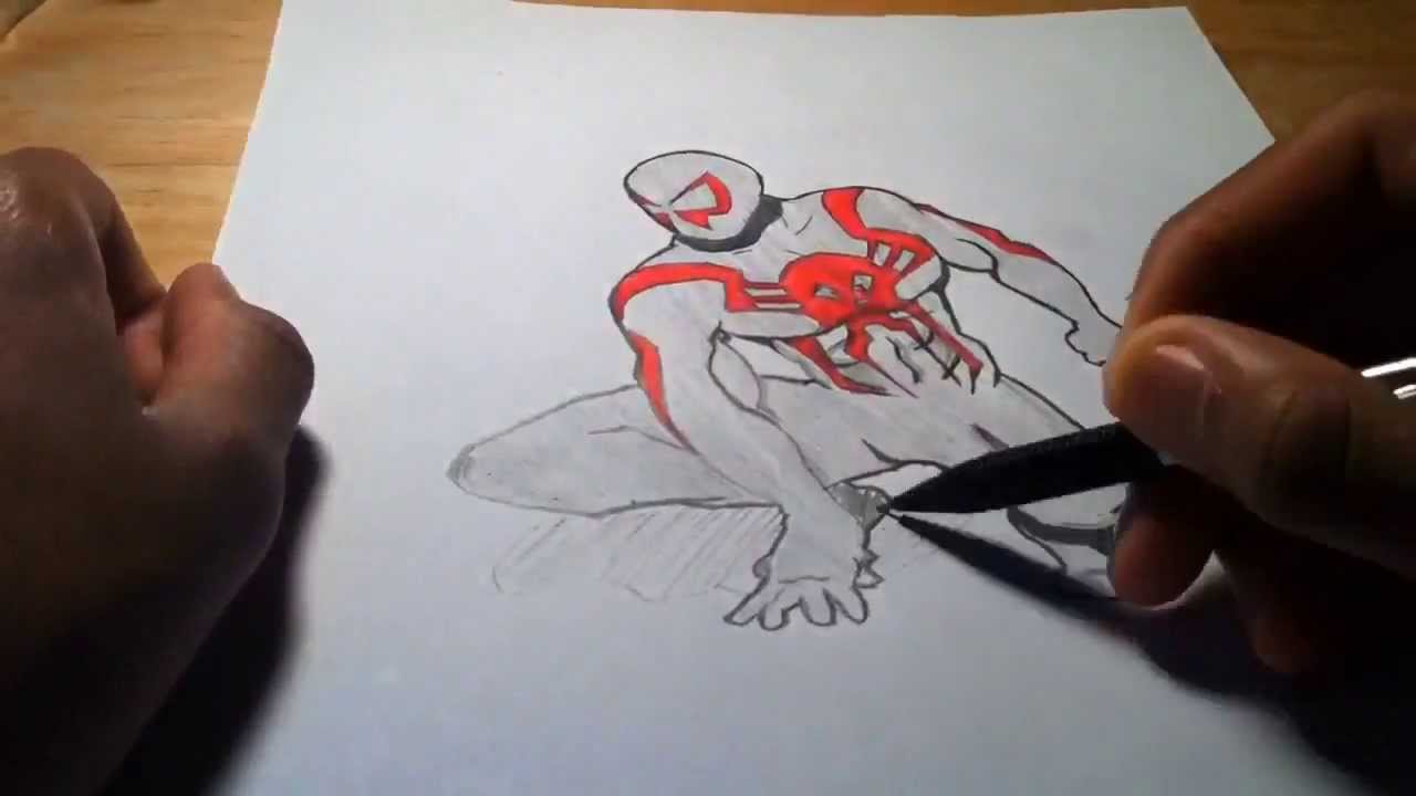 Человек рисует спайдермена 2099 карандашом