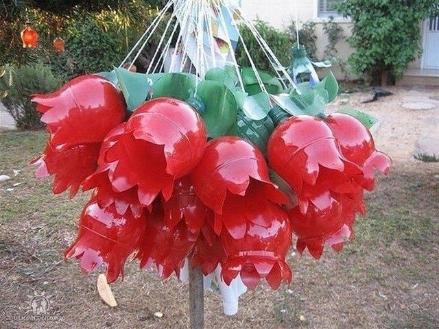 Поделки из пластиковых бутылок для дачи и сада пошагово для начинающих. Как из пластиковых бутылок можно сделать лебедя, голубя, ловушку для комаров, метлу, пуфик, вазы для цветов, розы, ромашки, свинью, сову, божью коровку, бабочку, павлина?