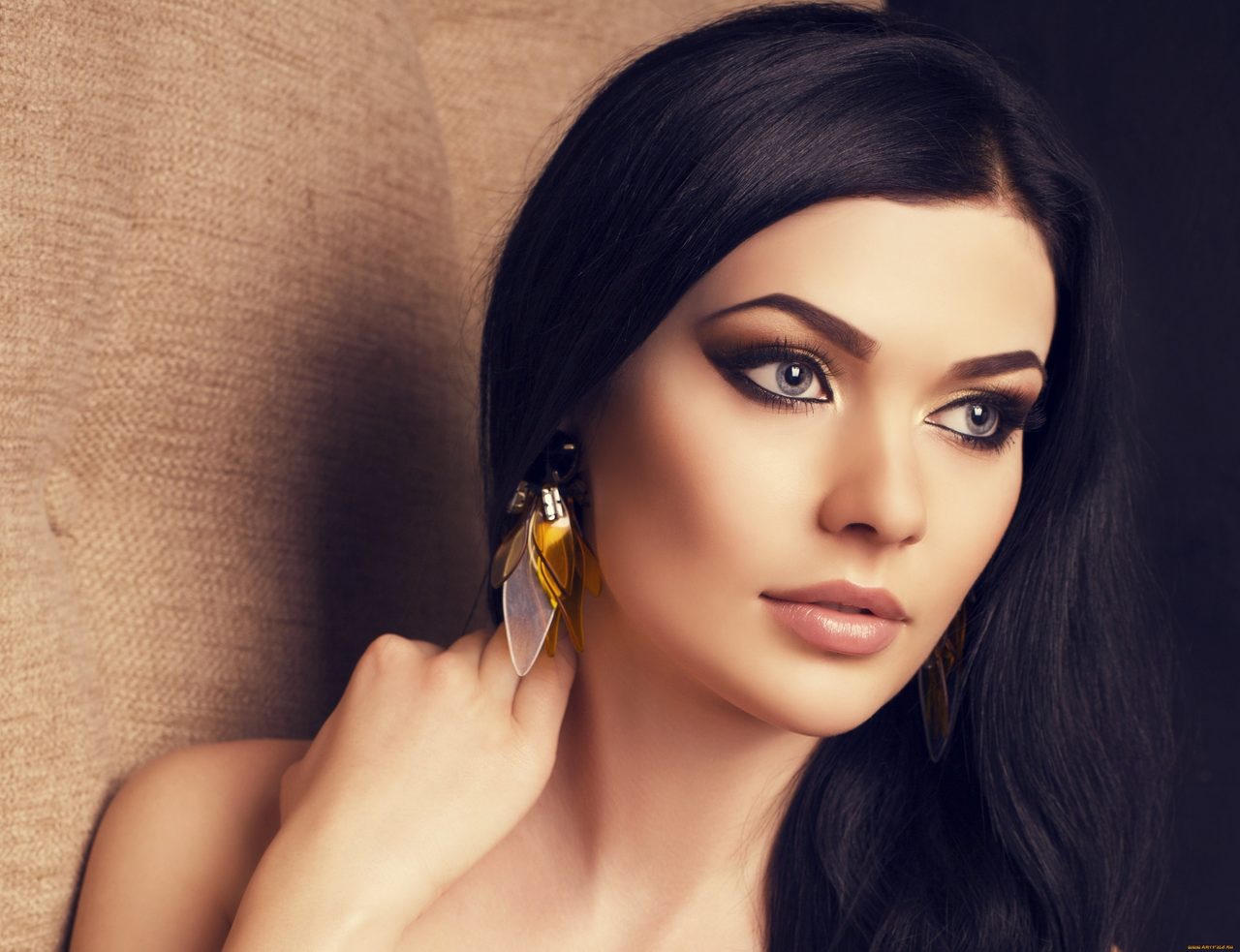 Аватар для девушки брюнетки
