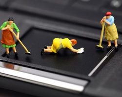 Как почистить ноутбук от пыли, грязи и мусора самостоятельно в домашних условиях: инструкция с фото и видео. Как самостоятельно почистить в домашних условиях от пыли экран, клавиатуру, кнопки, систему охлаждения ноутбука, кулер и поменять термопасту?