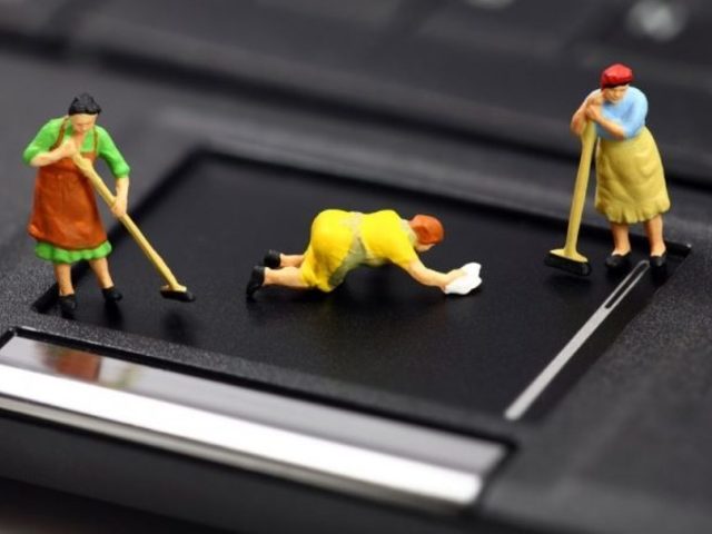 Как почистить ноутбук от пыли, грязи и мусора самостоятельно в домашних условиях: инструкция с фото и видео. Как самостоятельно почистить в домашних условиях от пыли экран, клавиатуру, кнопки, систему охлаждения ноутбука, кулер и поменять термопасту?