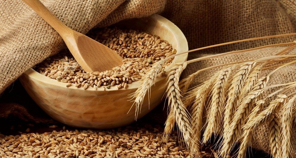 С какого возраста можно давать ребенку и как вкусно приготовить на молоке и воде для детей пшеничную кашу?
