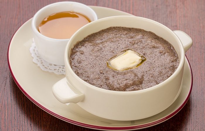 С какого возраста можно давать ребенку и как вкусно приготовить на молоке и воде для детей льняную кашу: рецепт