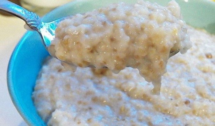 С какого возраста можно давать ребенку и как вкусно приготовить на молоке и воде для детей овсяную кашу: рецепт