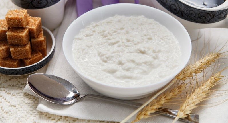 С какого возраста можно давать ребенку и как вкусно приготовить на молоке и воде для детей рисовую кашу: рецепт в мультиварке
