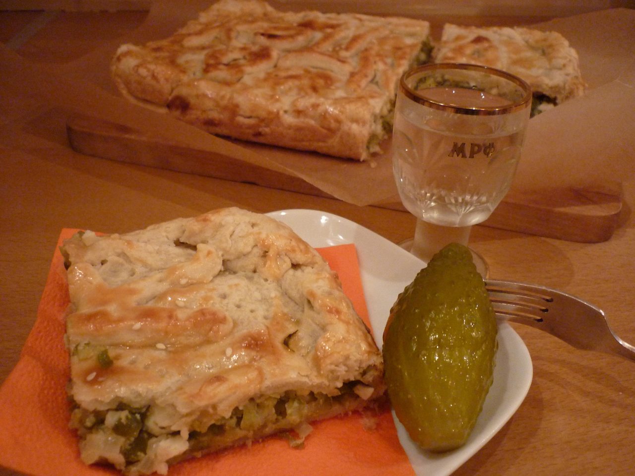 Пирог с груздями солеными и картошкой.