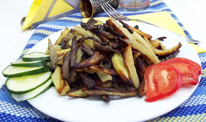 Жареные грузди с картошкой.