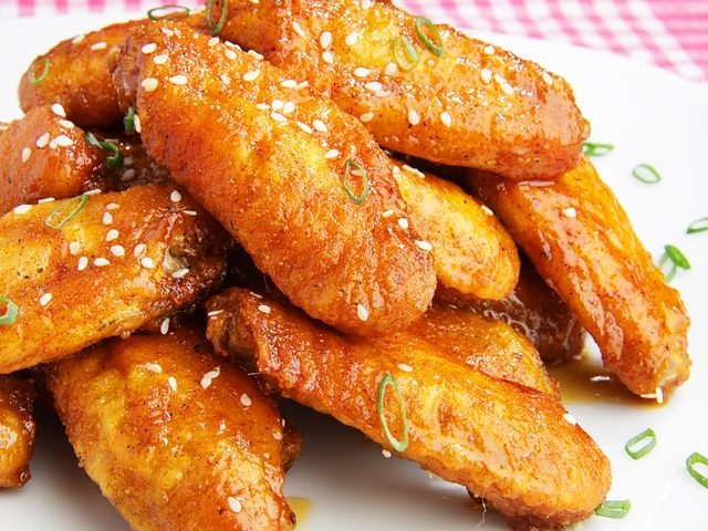 Куриные крылышки, ножки, бедрышки, окорочка, грудка, филе курицы в медово соевом соусе на сковороде: лучшие рецепты. Как приготовить в медово соевом соусе утку, индейку, семгу, лосось, форель, свинину, свиные ребрышки, креветки: рецепт