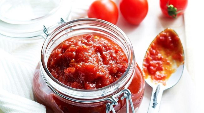 Аджика из кабачков с хреном и чесноком