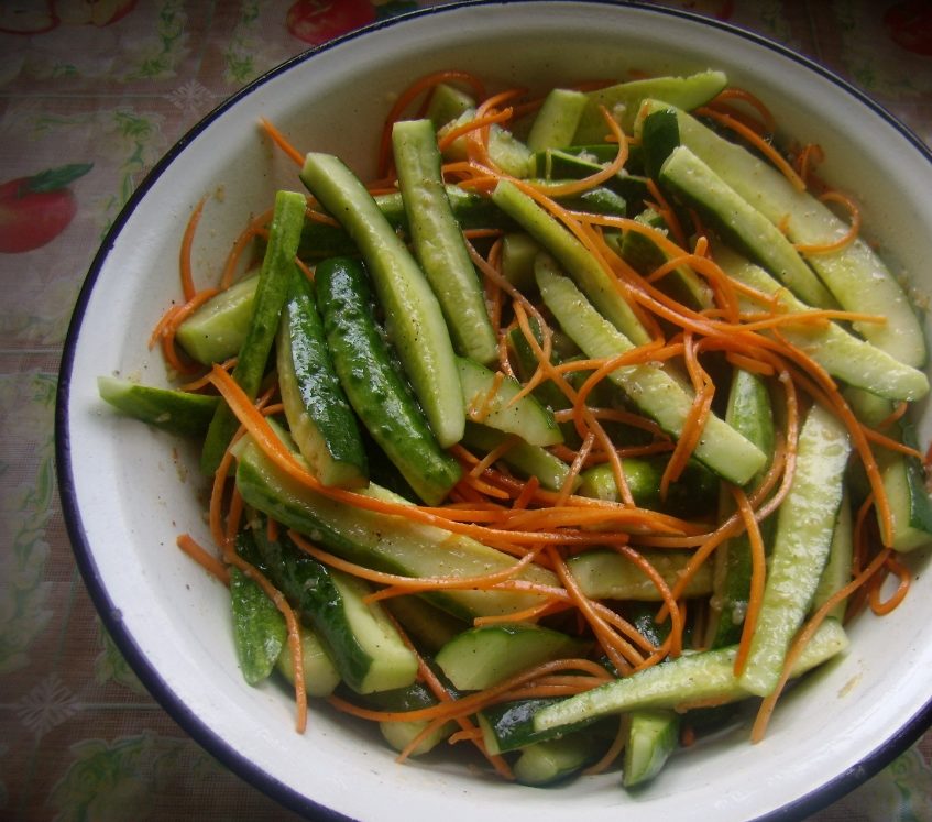 Огурцы с корейской морковкой