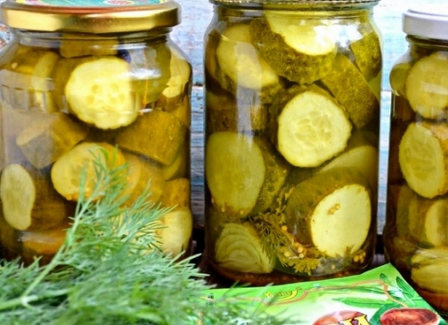 Маринованные огурцы со специями