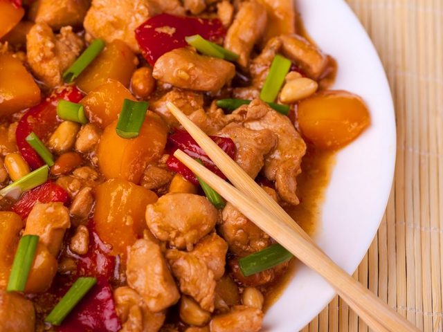 Лучшие рецепты блюд с соевым соусом из мяса свинины, курицы, индейки, утки, кролика, креветок, рыбы, кальмаров, мидий. Вкусный рецепт шашлыка с соевым соусом и сала вареного в соевом соусе. Как замариновать мясо в соевом соусе: рецепт маринада