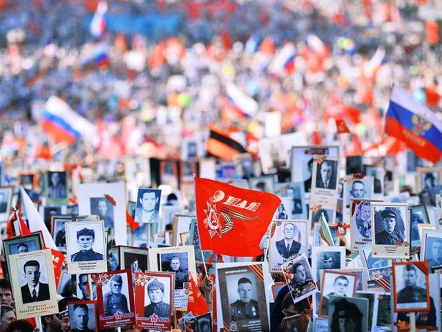 Акция – Бессмертный Полк: кто придумал, как участвовать, как оформить фотографию? Бессмертный Полк: история возникновения, регистрация ветерана, эмблема, символ, гимн, плакат, слова песни Священная Война, стихи, проза, сценарий шествия Бессмертного Полка