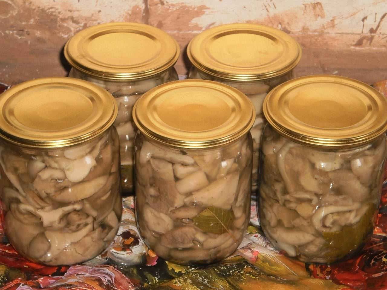 Как замариновать грузди вкусно в стеклянных банках на зиму: рецепт маринада на 1 литр воды