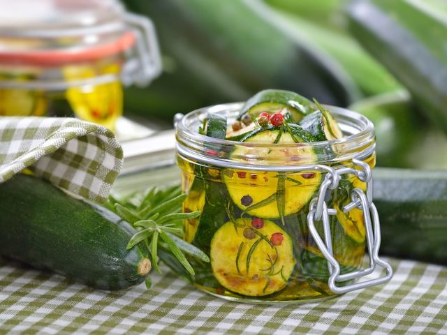 Заготовки – кабачки, как грибы грузди: лучшие рецепты на зиму. Вкусные соленые, маринованные кабачки, салат, закуска из кабачков, как грузди на зиму: рецепты. Кабачки, как грузди на зиму — пальчики оближешь: рецепт, отзывы