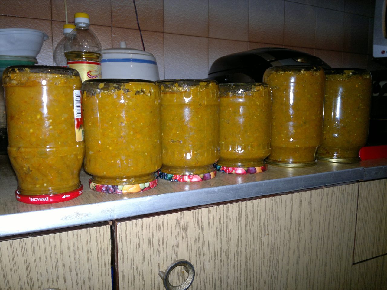 Горлодер: вкусный, острый рецепт из зеленых помидор с чесноком и хреном